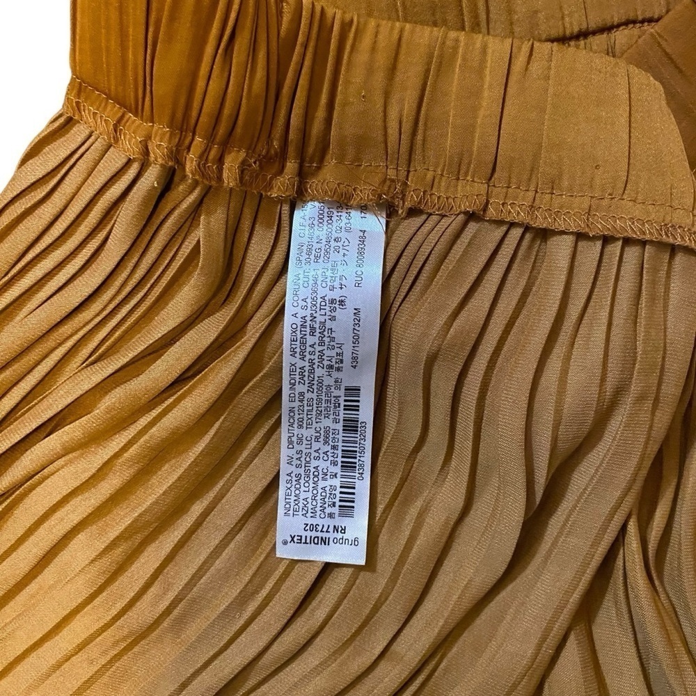 Zara Women's Pleat Short Stain Gold Color (see measurements for size) - Picture 9 of 12